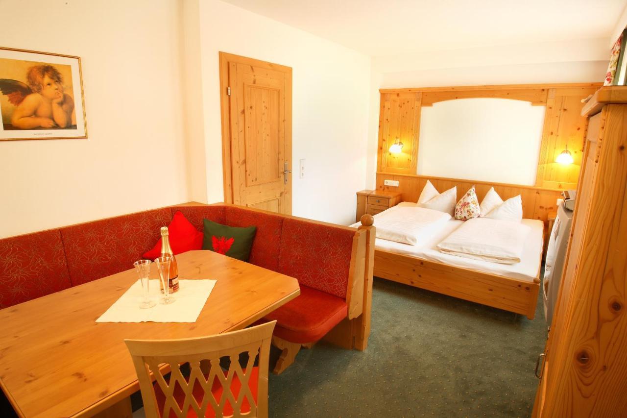Ferienhof Lackner Ried im Zillertal Room photo