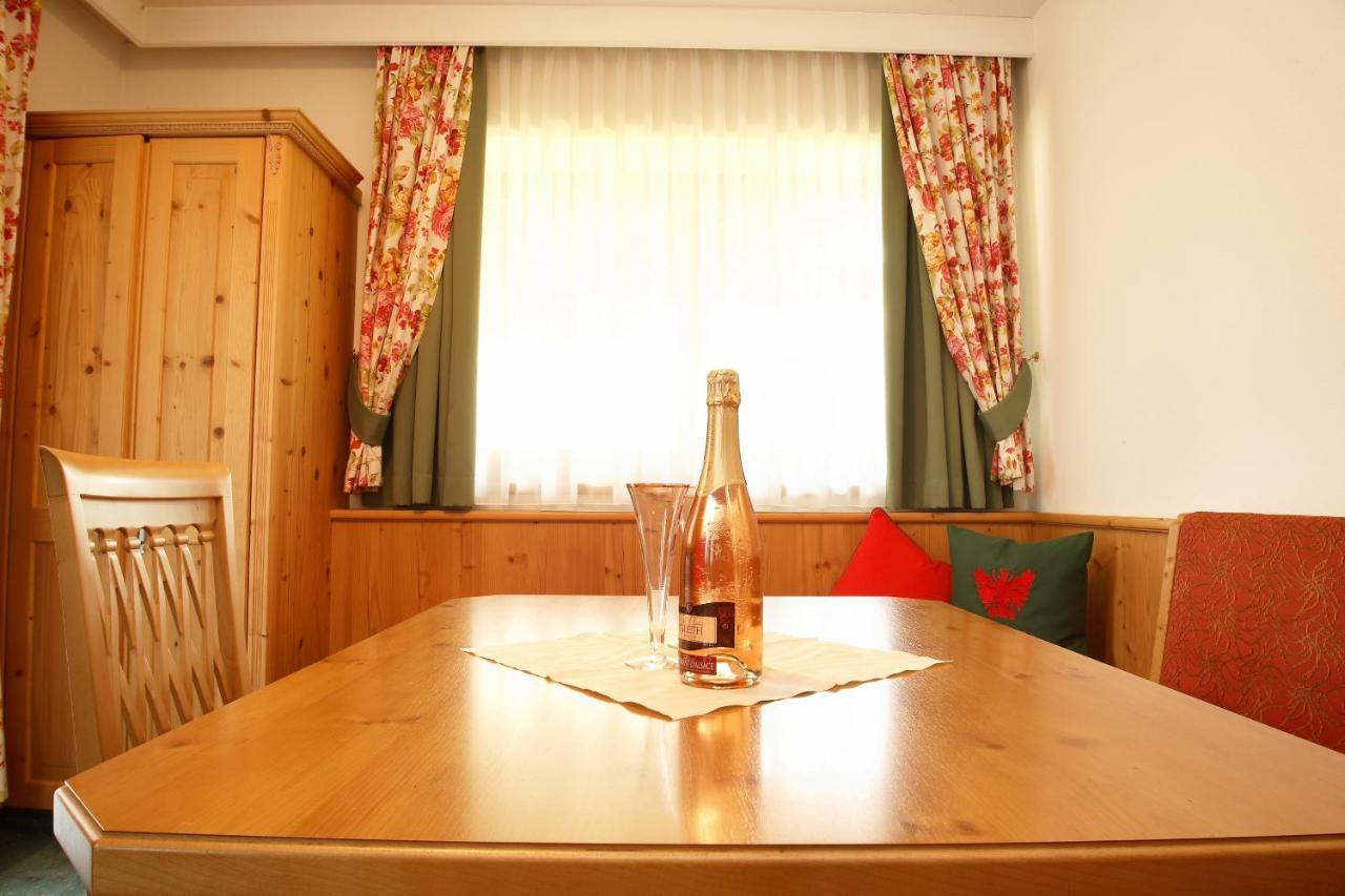 Ferienhof Lackner Ried im Zillertal Room photo