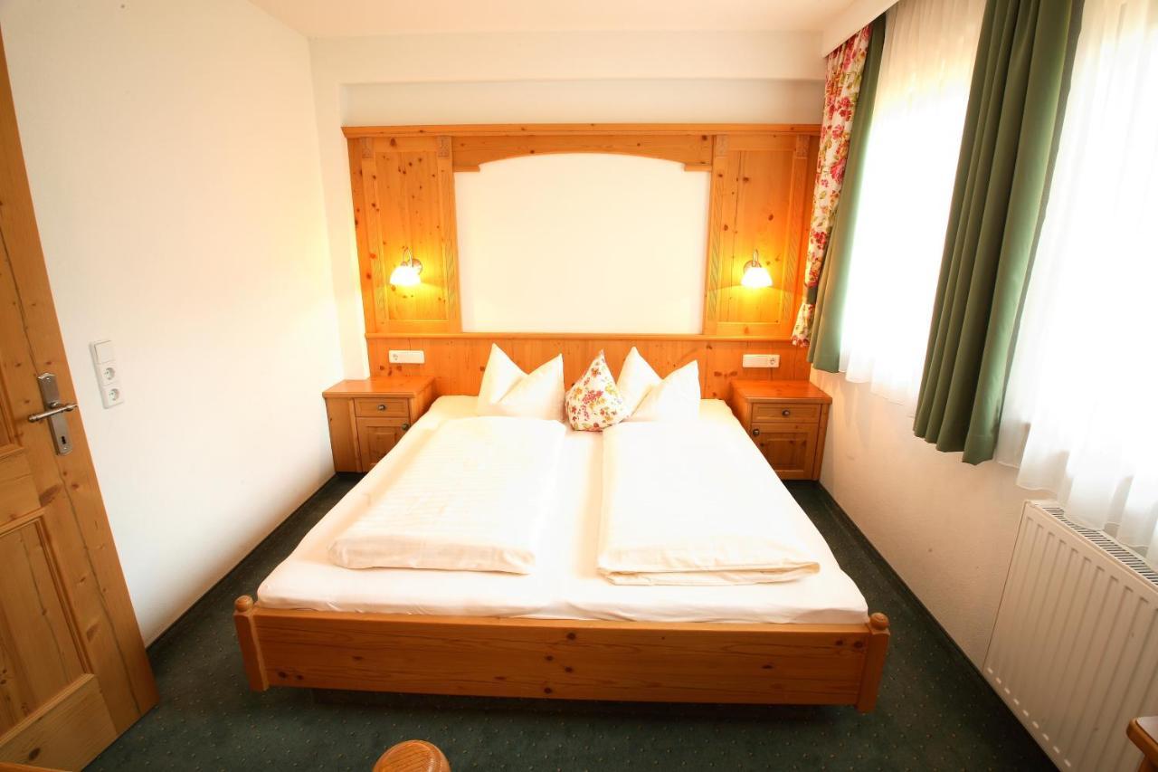 Ferienhof Lackner Ried im Zillertal Room photo